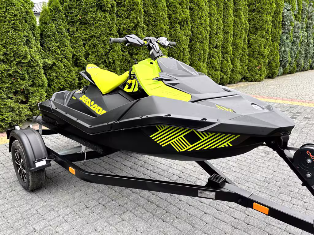 SEA-DOO SPARK TRIXX 2UP 1 SEA DOO Spark Trixx 2up