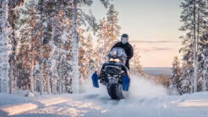 Motosanki – idealne do zimowych szaleństw 1 lyn my23 commander glx 5900 wheelie on trail img 6212